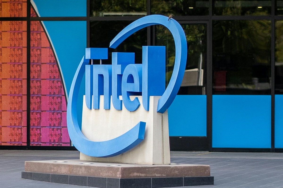 Intel Shares Rise Amid Chip Deal With Amazon